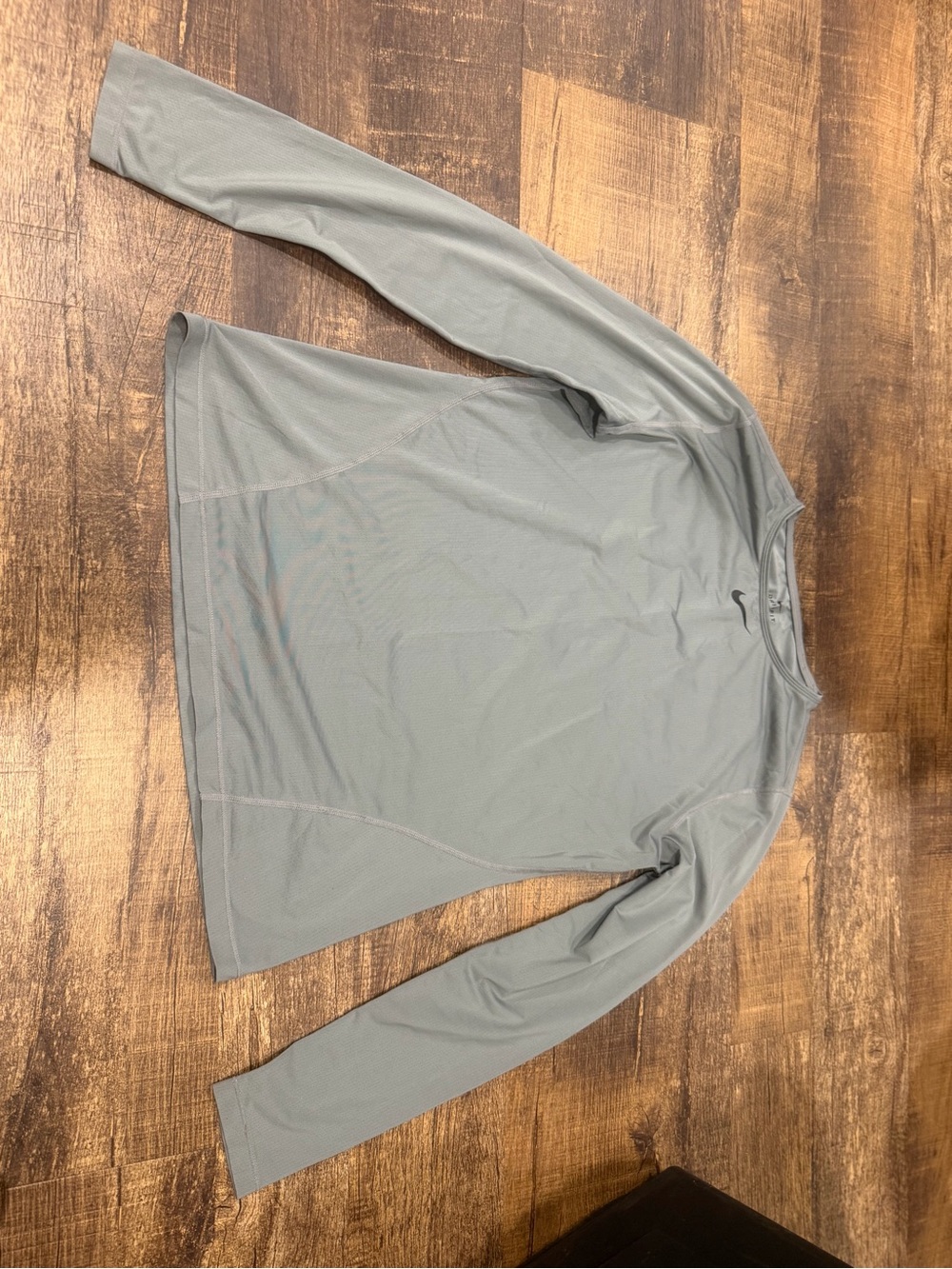 Nike womens Long-Sleeve Crew Shirt - Light Gray